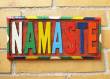 Holztafel NAMASTE - Verbeugung vor dir - handgeschnitzt - 24 x 11cm - Yoga Nepal
