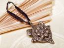 Altes Tibetisches Dharma Chakra Amulett mit Yaklederband - Nepal