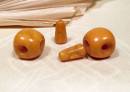 Resin / Amber - grosse Guru Perle mit Stupa - für die Gebetskette Mala - Nepal