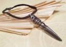 Altes Tibetisches Eisen Phurba Amulett mit Yaklederband - Nepal