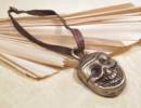 Altes Tibetisches Totenkopf Skull Amulett mit Yaklederband - Nepal