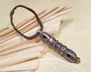 Altes Tibetisches Eisen Dorje Vajra Amulett mit Yaklederband - Nepal