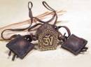 OM AUM Amulett - Ghau mit Yaklederband - tragbarer Schrein - Nepal