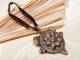 Altes Tibetisches Dharma Chakra Amulett mit Yaklederband - Nepal