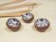 Tibetische PERLE - Carnelian Karneol mit Sterling Silber Kappen und Gl�ckssymbol - Nepal
