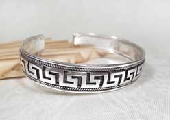 Armreifen Mäander Bordüre - 925er Sterling Silber - Drachen Gravur - Nepal