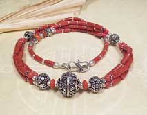 Tibetische Korallen Halskette - mehrreihig - Collier mit Silberelementen - Karma Arts - Nepal